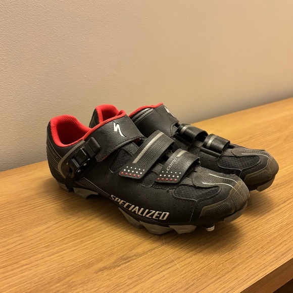 Specialized cycling shoes with SPD cleats - Picture 1 of 3